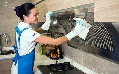 科技守護健康 研發高效油煙機清洗設備，降低廚房油煙致癌風險